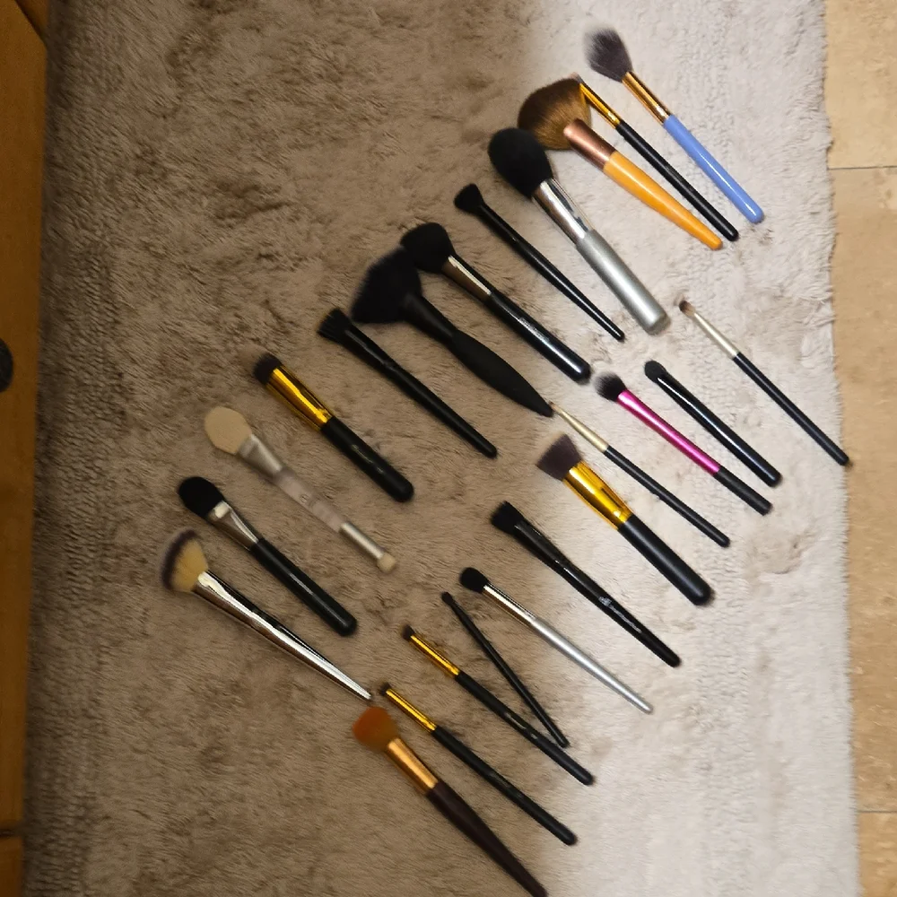 Professional Makeup Brush Set 23 Pc.